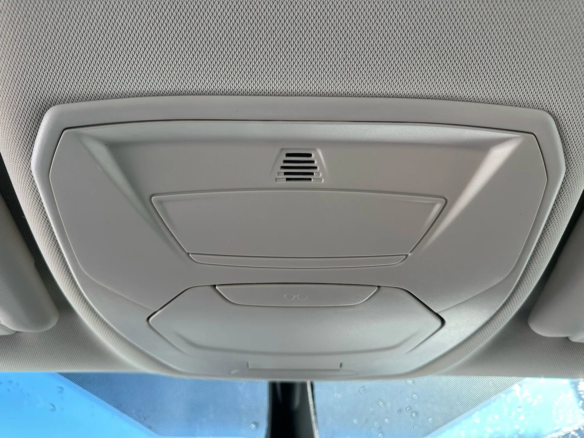 Used 2017 Ford C-MAX Energi Titanium w/ Equipment Group 501A image 25