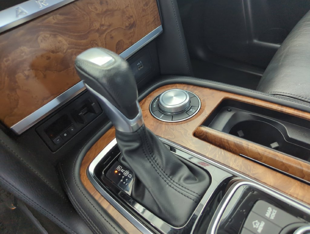 Used 2024 Nissan Armada SL w/ Captain's Chairs Package AWD/4WD image 31