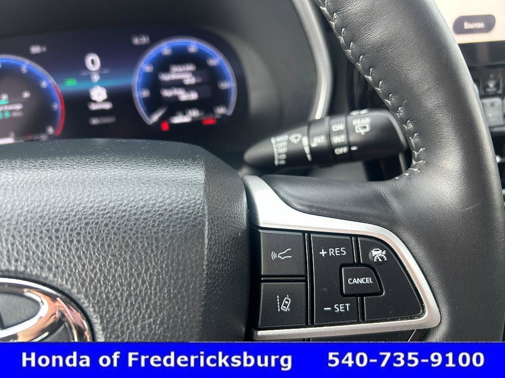 Used 2024 Toyota Highlander Limited AWD/4WD image 18