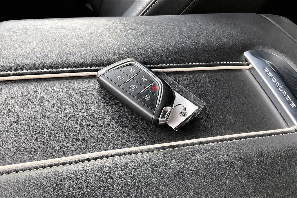 Used 2022 Cadillac Escalade Luxury AWD/4WD image 34