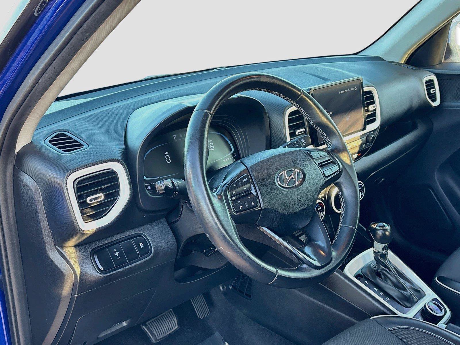 Used 2023 Hyundai Venue Limited FWD image 9