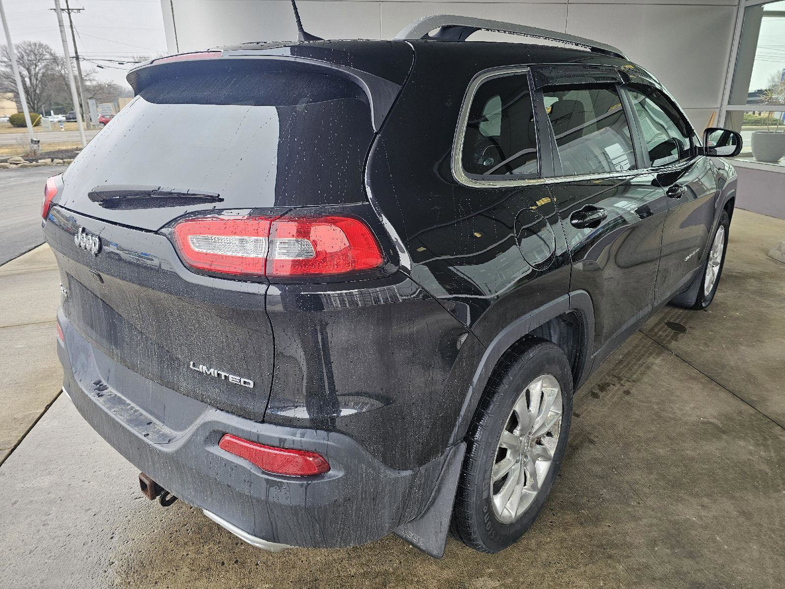 Used 2017 Jeep Cherokee Limited image 5