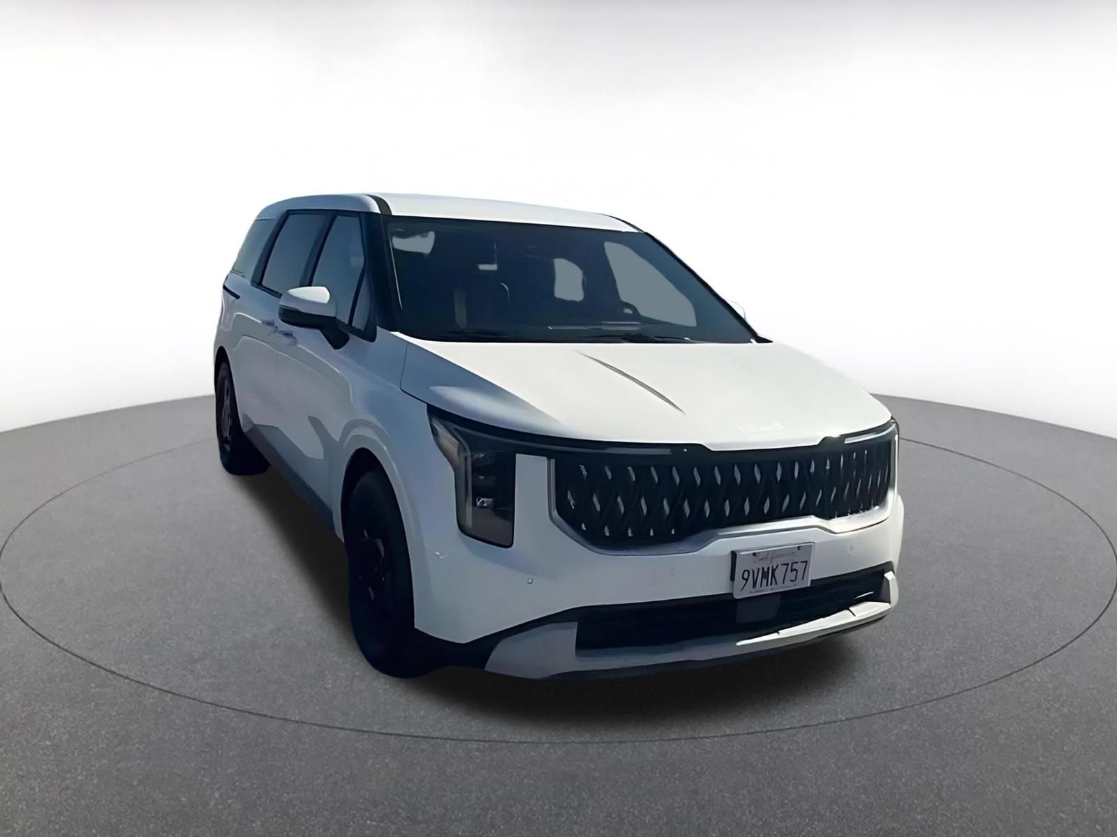 Used 2026 Kia Carnival FWD image 2