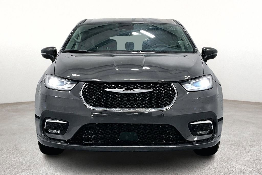 Used 2023 Chrysler Pacifica Touring-L image 5