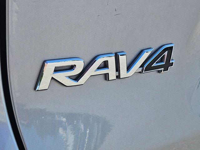 Used 2021 Toyota RAV4 LE FWD image 8