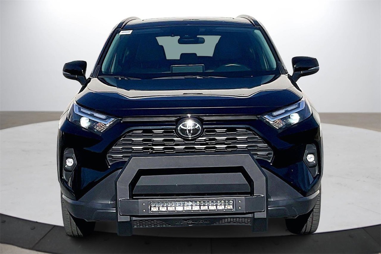 Used 2022 Toyota RAV4 XLE Premium image 3