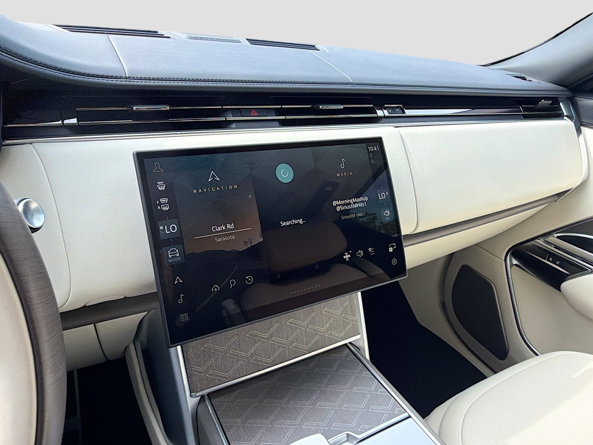 Used 2025 Land Rover Range Rover SV image 29