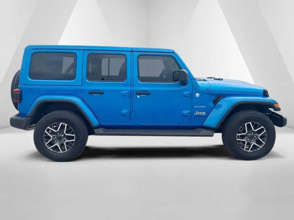 Used 2024 Jeep Wrangler Sahara w/ Technology Group image 7
