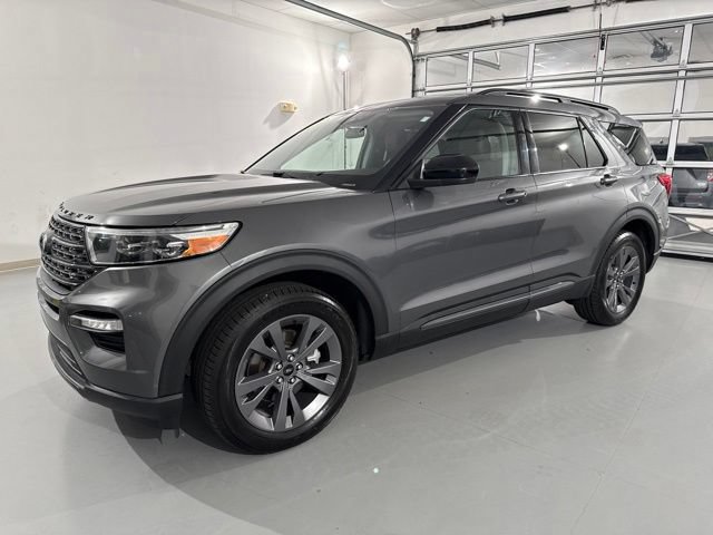 Used 2022 Ford Explorer XLT w/ Equipment Group 202A AWD/4WD image 4