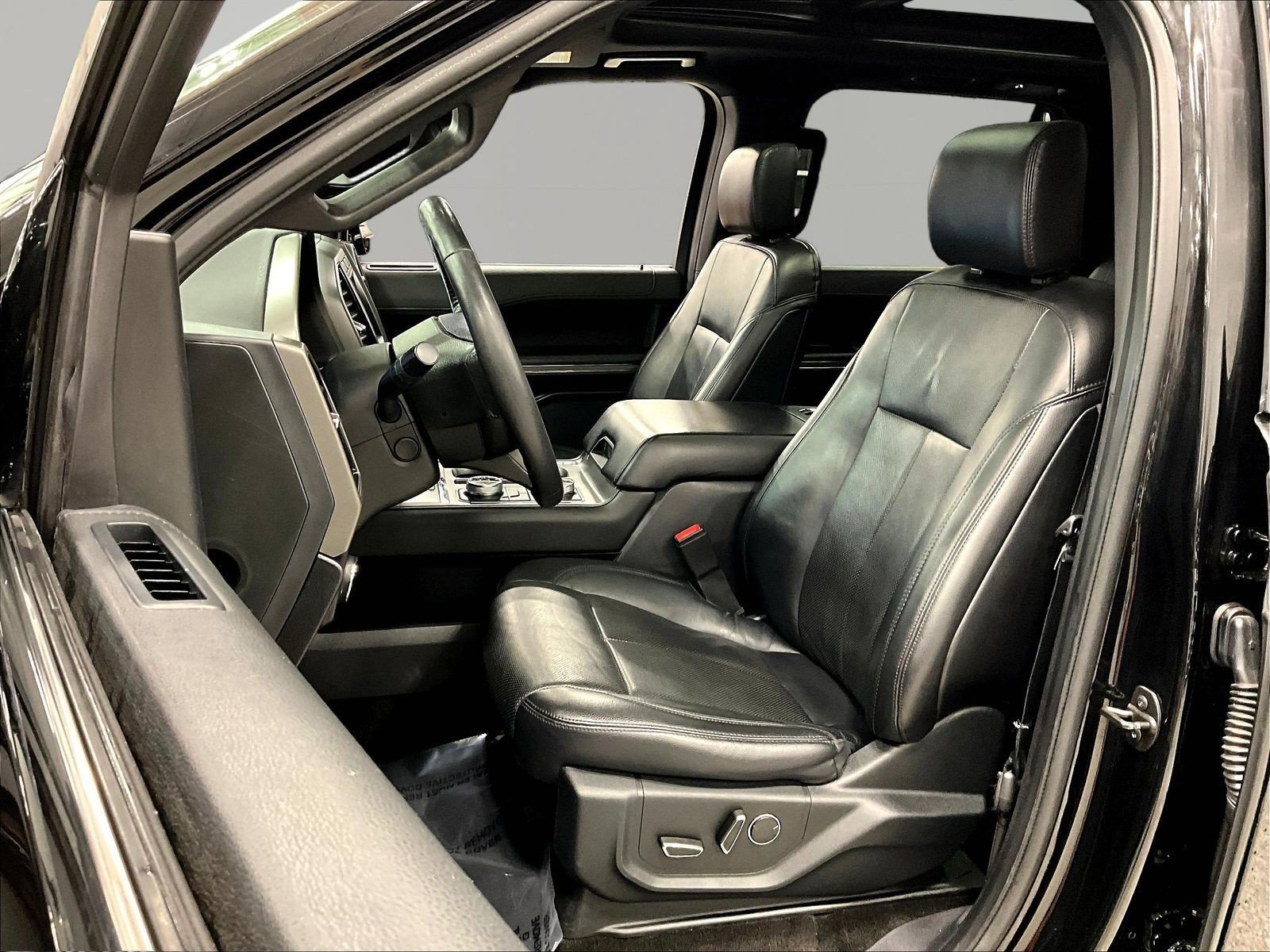 Used 2018 Ford Expedition Max XLT w/ Equipment Group 202A AWD/4WD image 21