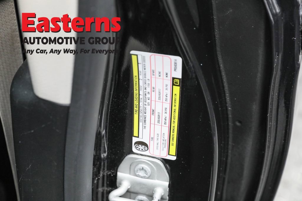 Used 2023 Chrysler Pacifica Touring-L FWD image 34