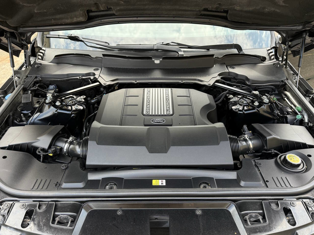 Used 2015 Land Rover Range Rover Sport HSE image 25