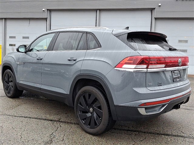 Used 2024 Volkswagen Atlas Cross Sport SE w/ Panoramic Sunroof Package image 4