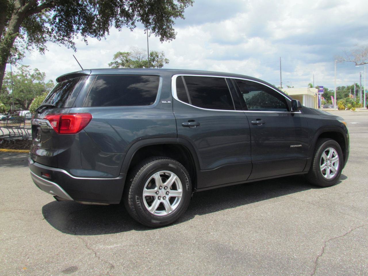 Used 2019 GMC Acadia SLE FWD image 11
