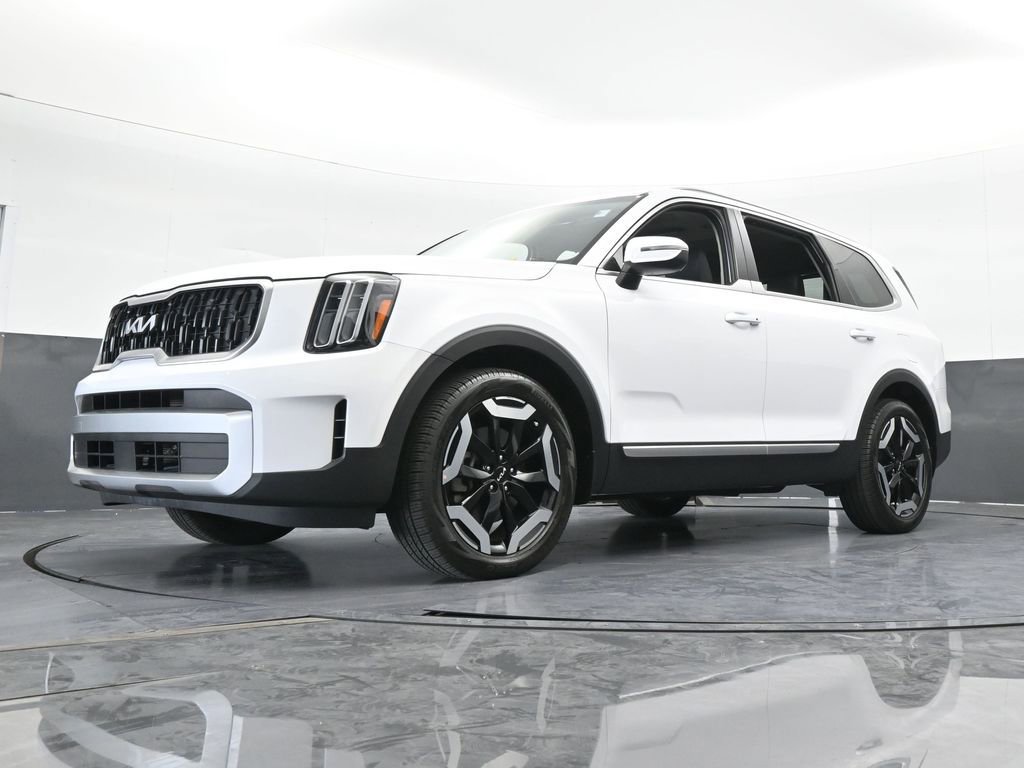 Used 2023 Kia Telluride EX image 60