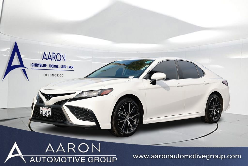 Used 2024 Toyota Camry SE image 1