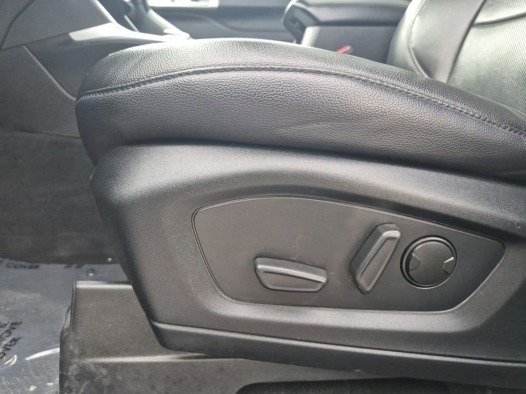 Used 2022 Ford Explorer Limited w/ Equipment Group 301A image 12