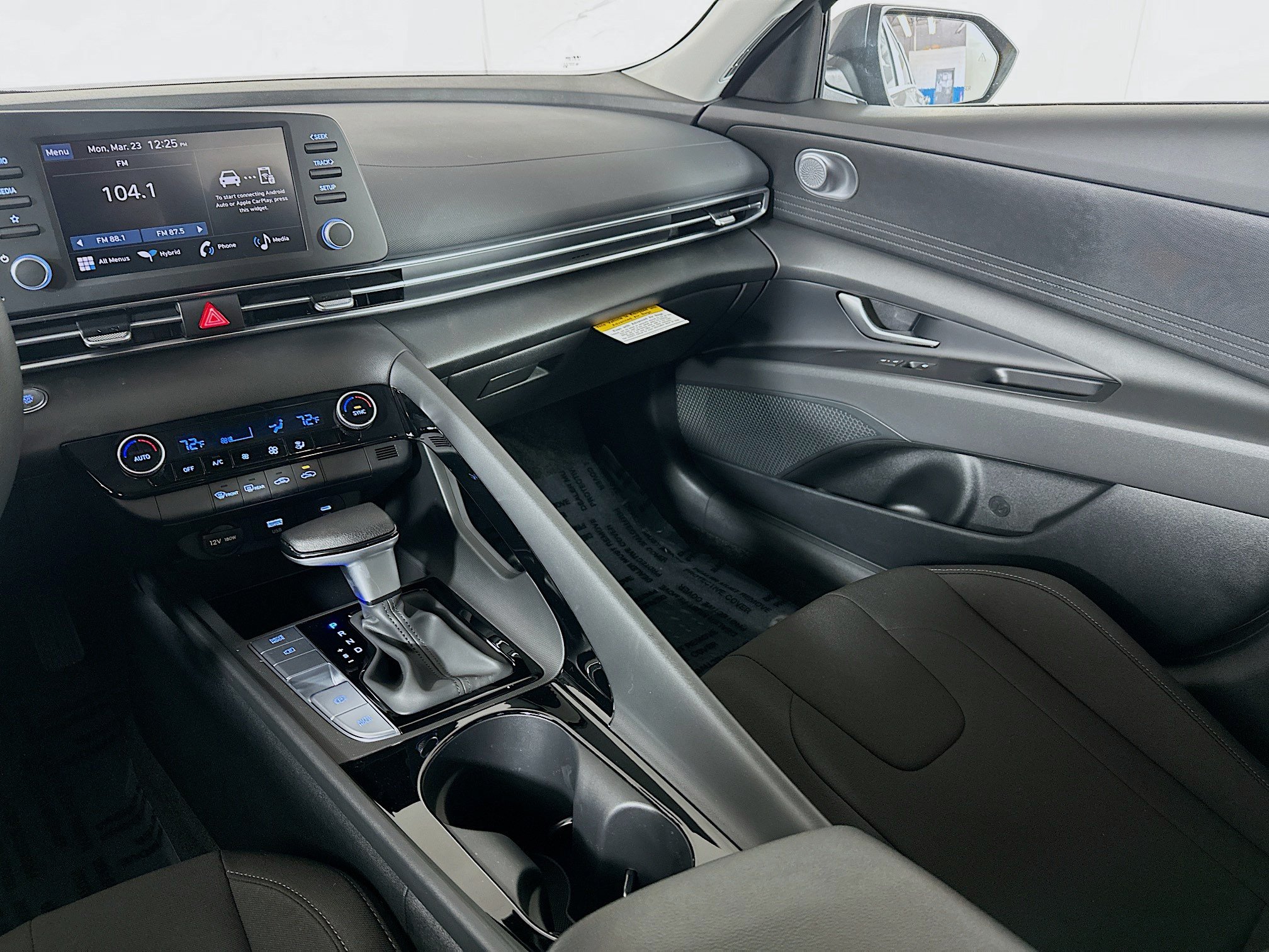 New 2026 Hyundai Elantra Hybrid FWD image 21
