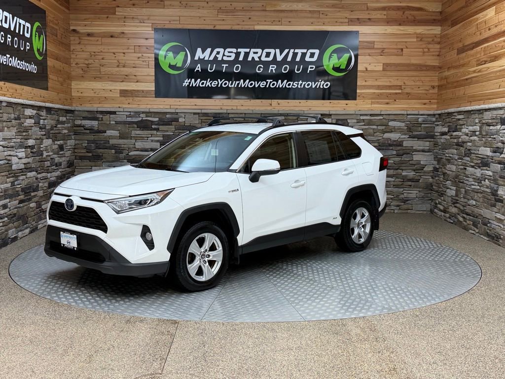 Used 2020 Toyota RAV4 XLE w/ XLE Grade Weather Package image 4