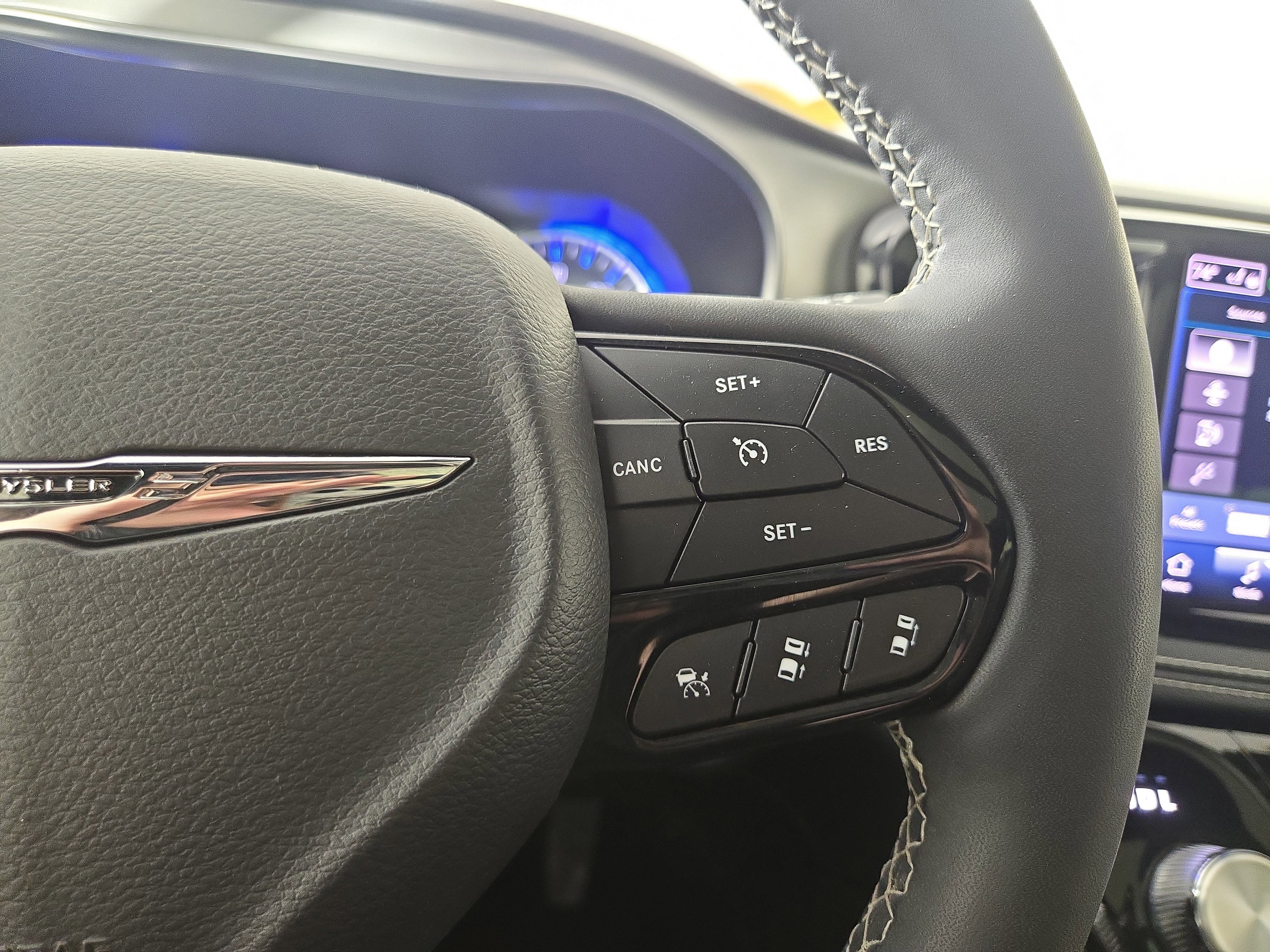 Certified 2024 Chrysler Pacifica Limited w/ S Appearance Package FWD image 18