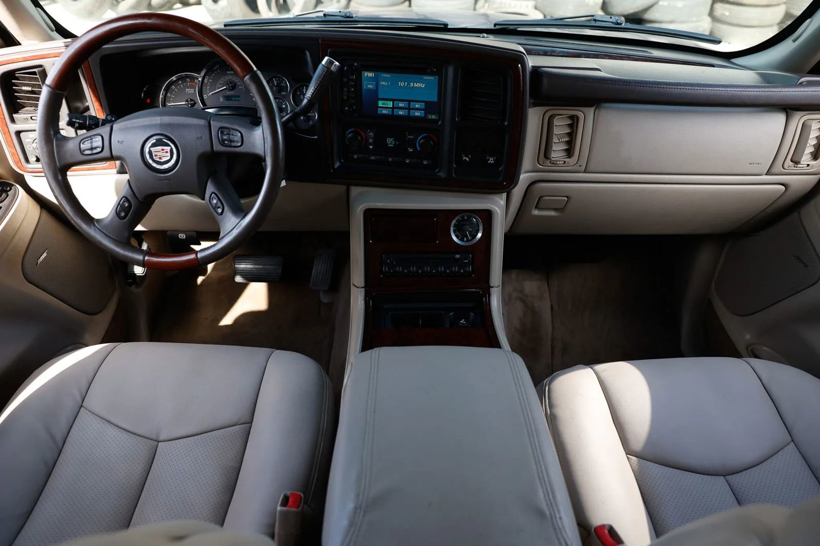 Used 2005 Cadillac Escalade EXT image 11