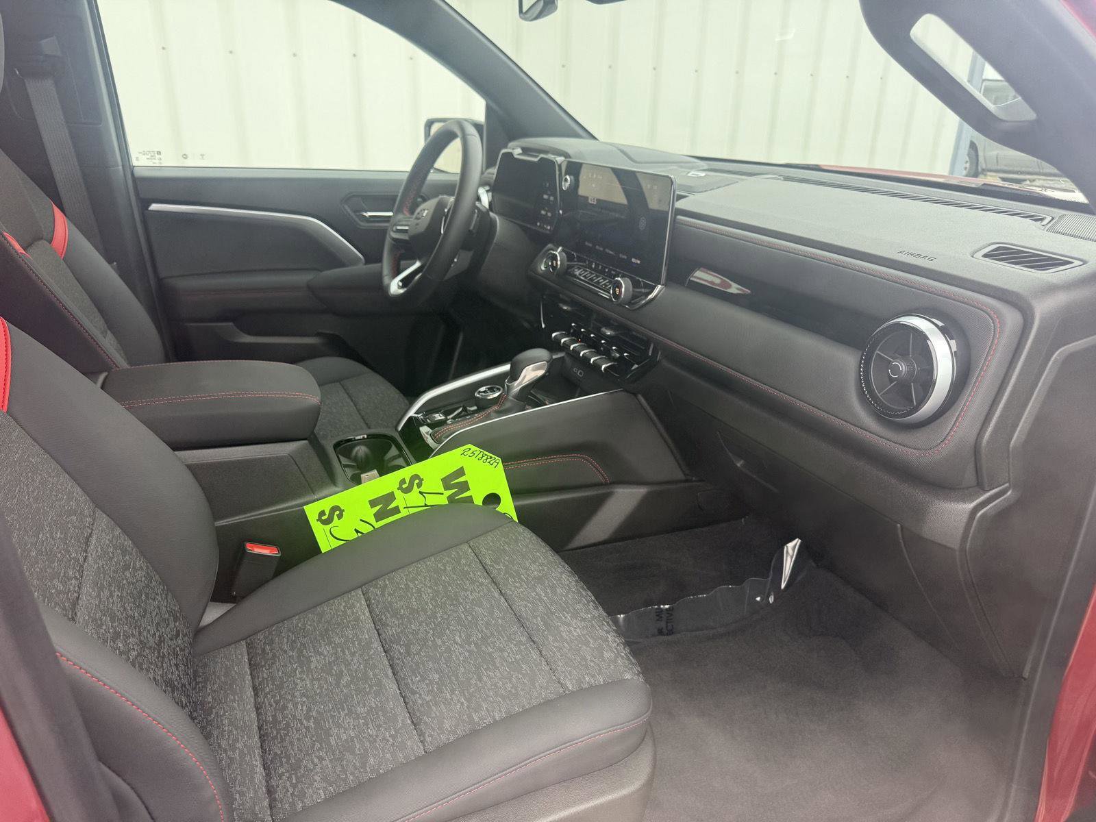 Used 2024 Chevrolet Colorado Z71 w/ Z71 Convenience Package 2 image 23