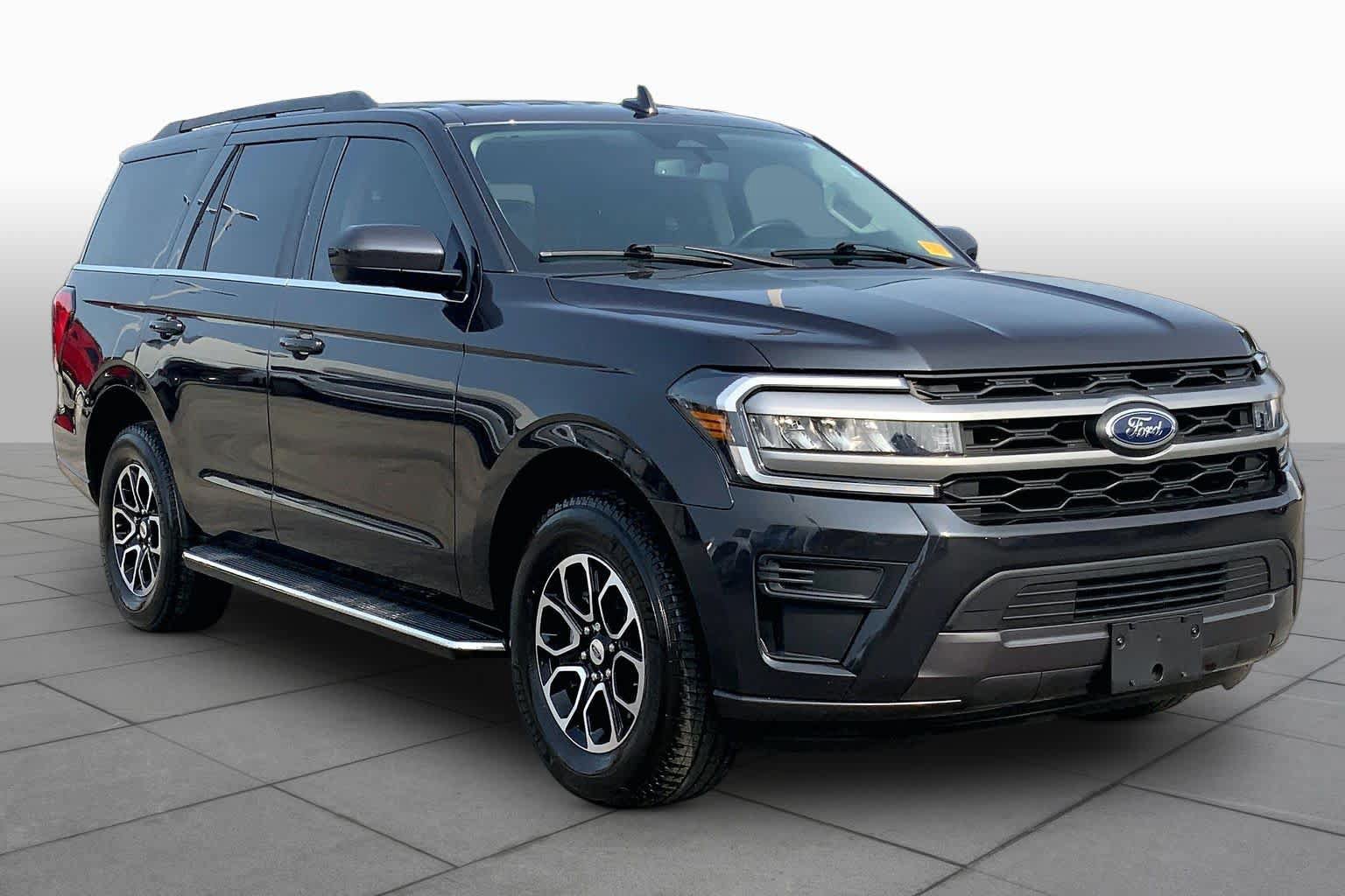 Used 2023 Ford Expedition XLT RWD image 3