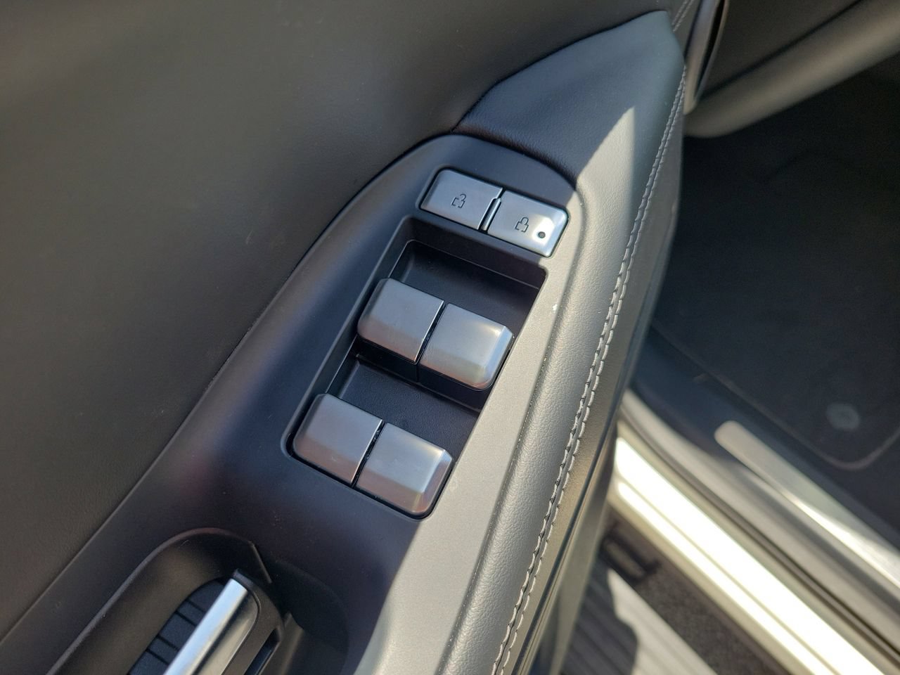 Used 2026 Lincoln Navigator Reserve AWD/4WD image 11