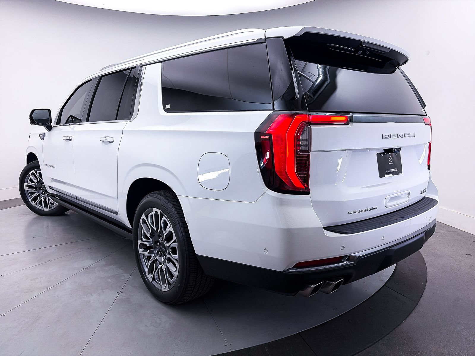 Used 2025 GMC Yukon XL Denali Ultimate AWD/4WD image 2