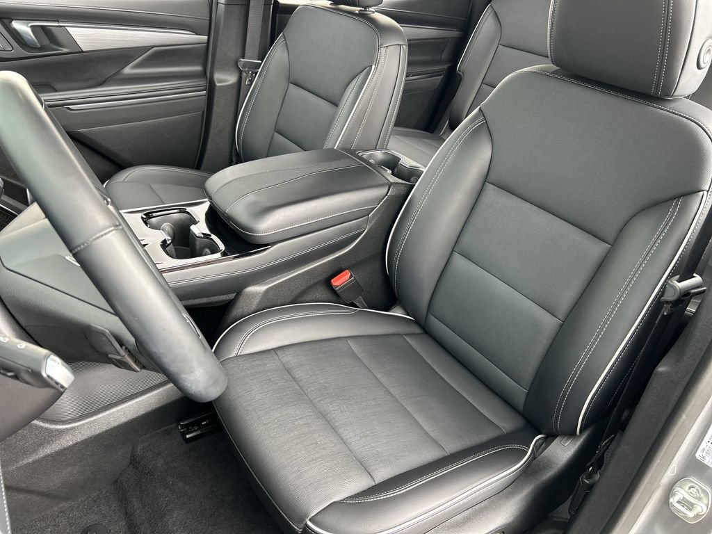 Used 2025 Buick Enclave Preferred w/ Power Package FWD image 19
