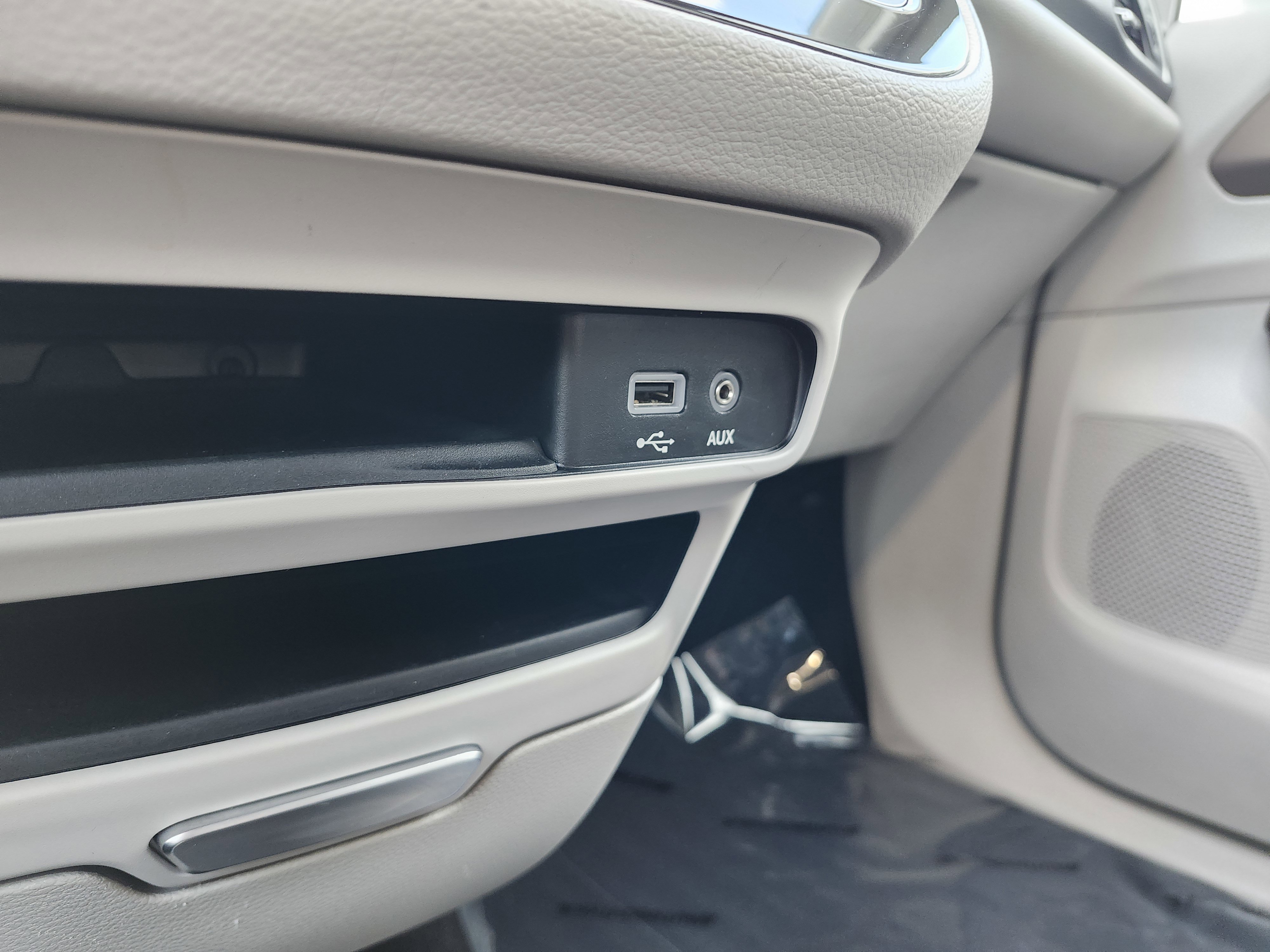 Used 2017 Chrysler Pacifica Touring-L FWD image 35