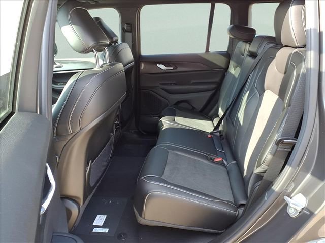 New 2025 Jeep Grand Cherokee Altitude image 9