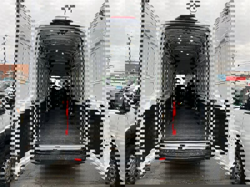 Used 2022 Ford E-Transit 148 High Roof Extended image 10