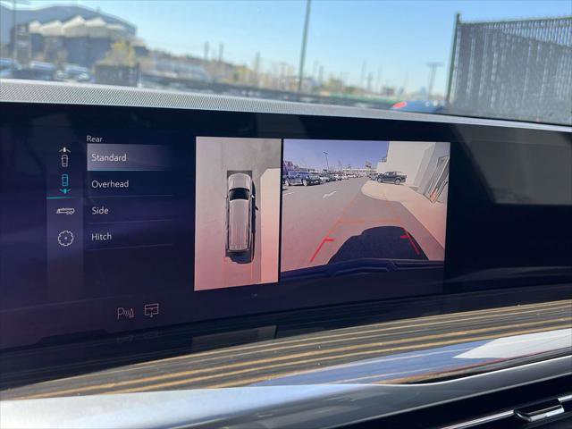 Used 2025 Cadillac Escalade ESV Premium Luxury image 32