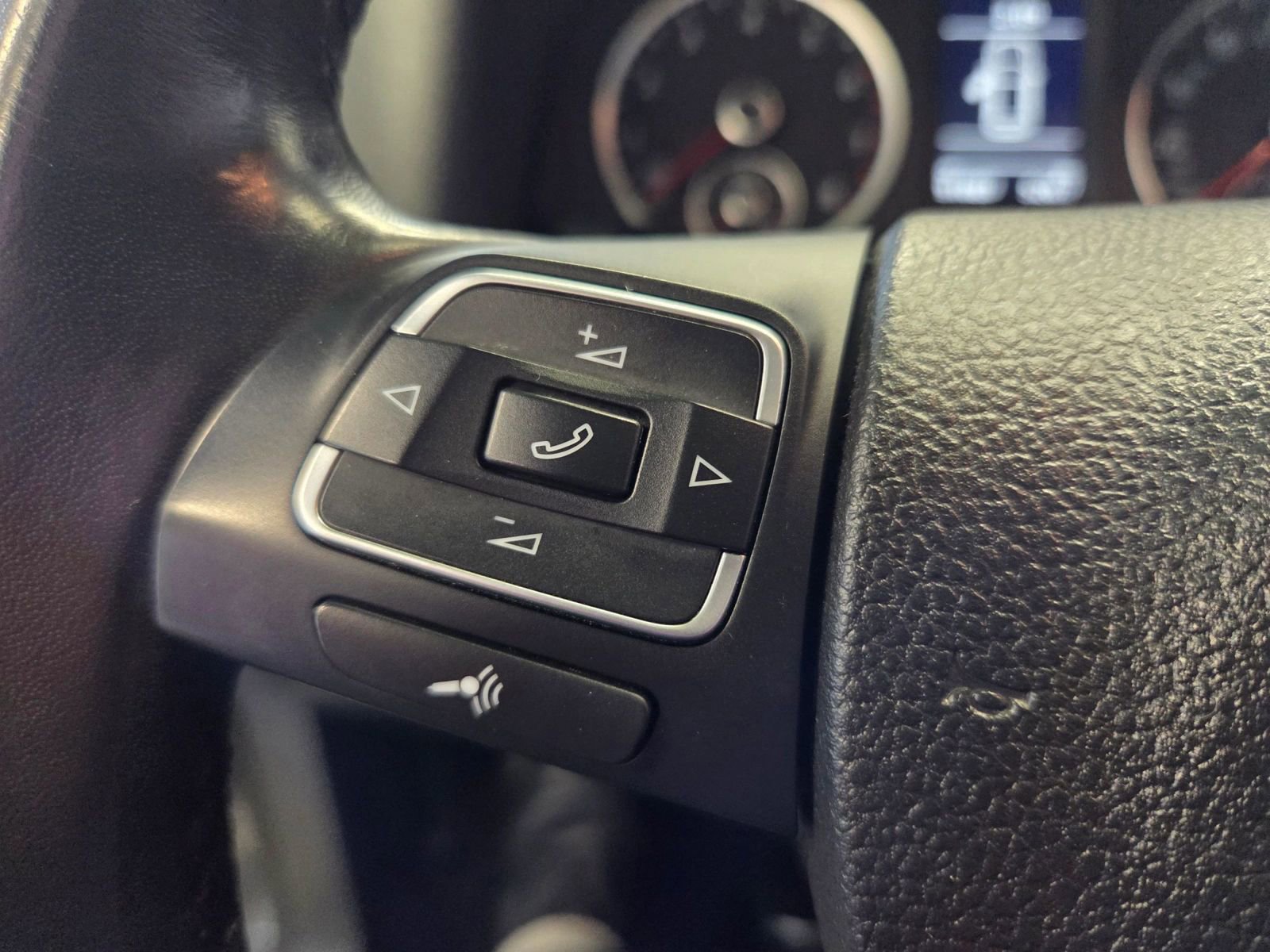 Used 2016 Volkswagen Tiguan SEL image 22