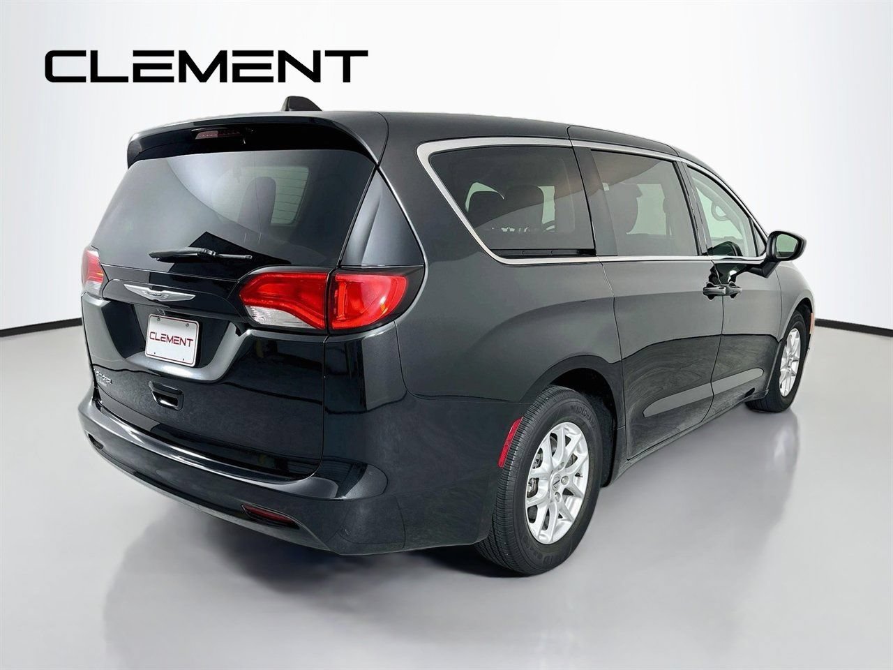 Used 2023 Chrysler Voyager LX FWD image 7