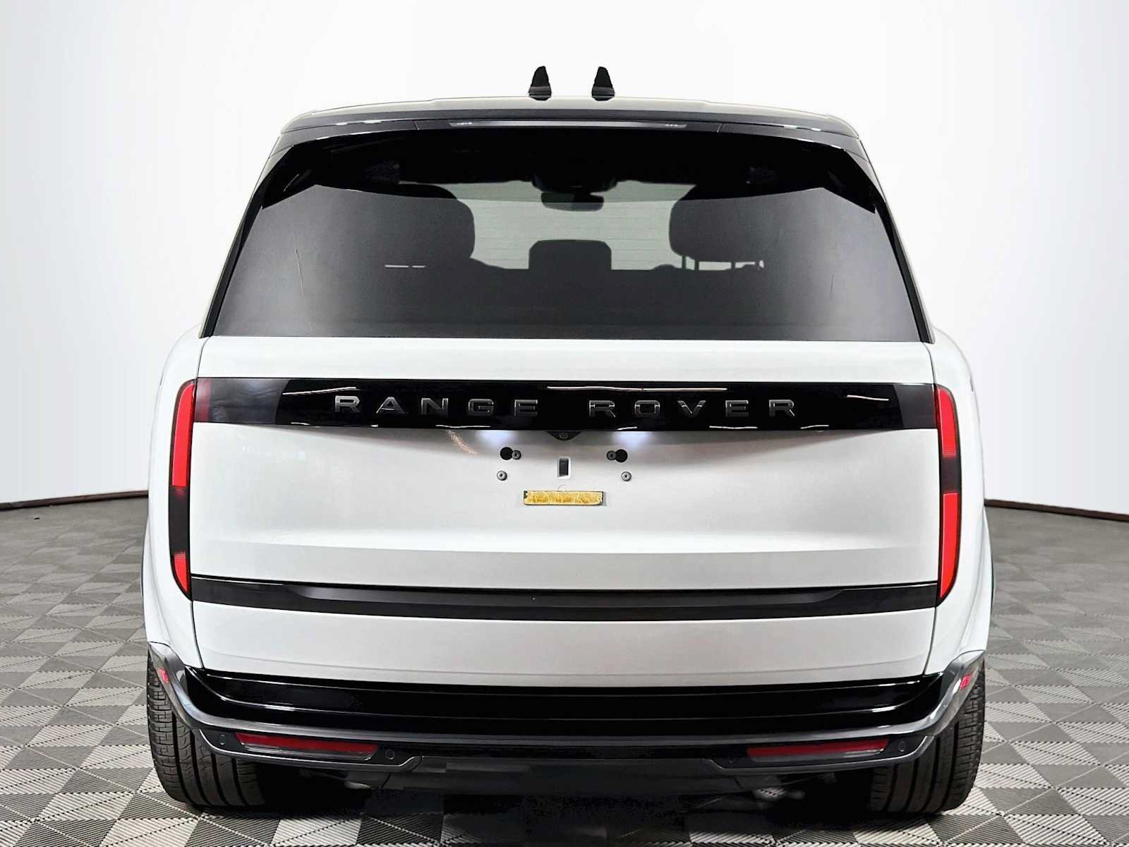 Used 2025 Land Rover Range Rover SE AWD/4WD image 6
