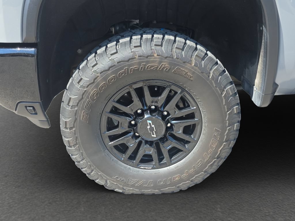 Used 2025 Chevrolet Silverado 2500 ZR2 w/ Technology Package AWD/4WD image 4