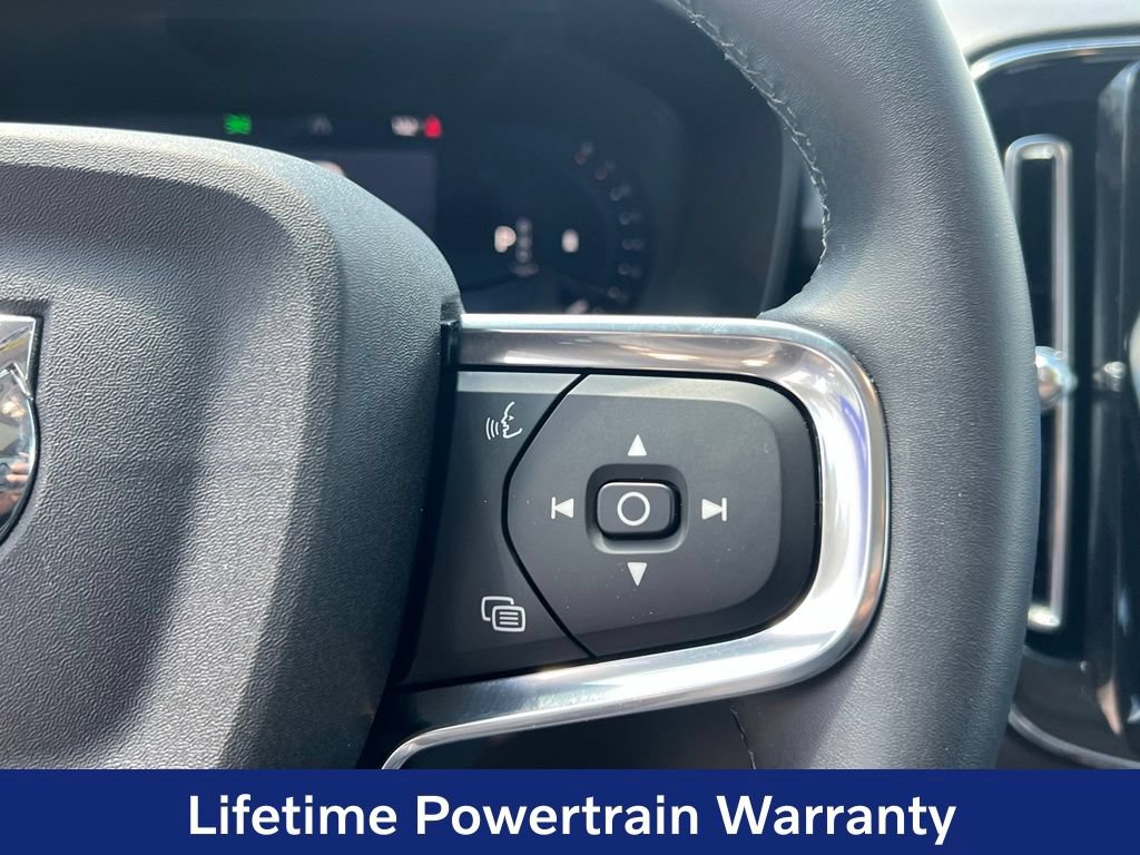 Certified 2026 Volvo XC40 B4 Core FWD image 17