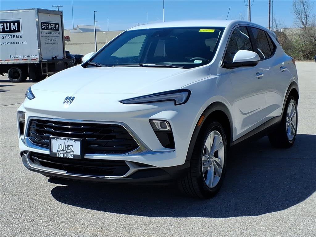 Used 2024 Buick Encore GX Preferred image 2