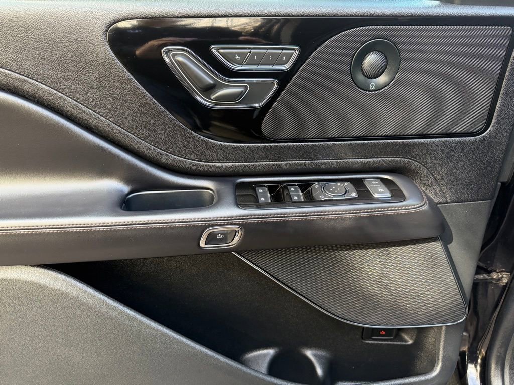 Used 2023 Lincoln Aviator Reserve w/ Equipment Group 201A image 18