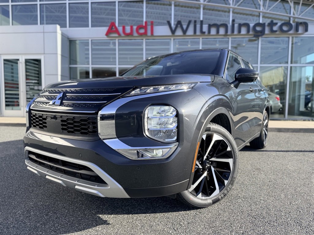 Used 2024 Mitsubishi Outlander SE image 2