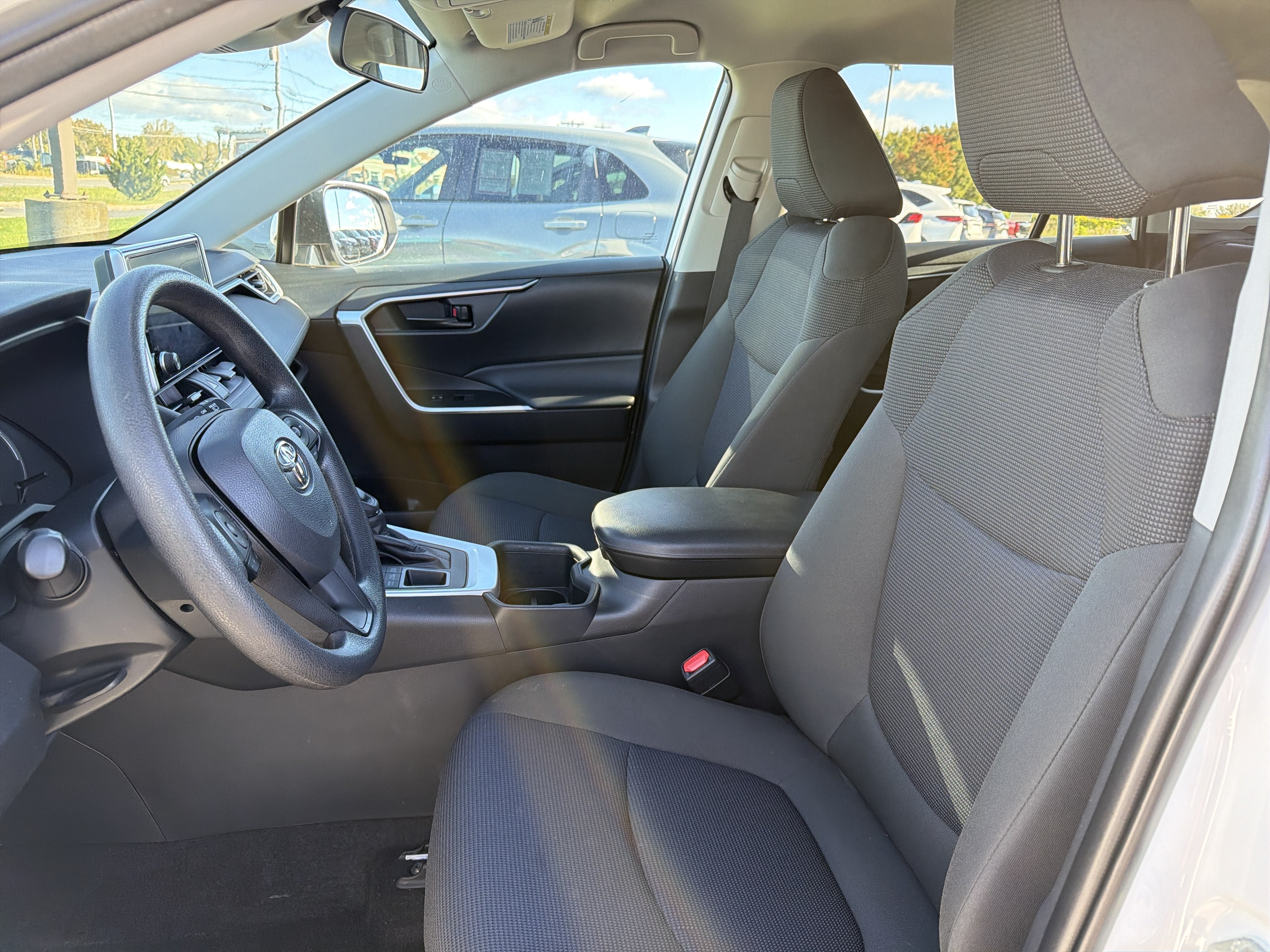 Used 2023 Toyota RAV4 LE AWD/4WD image 9