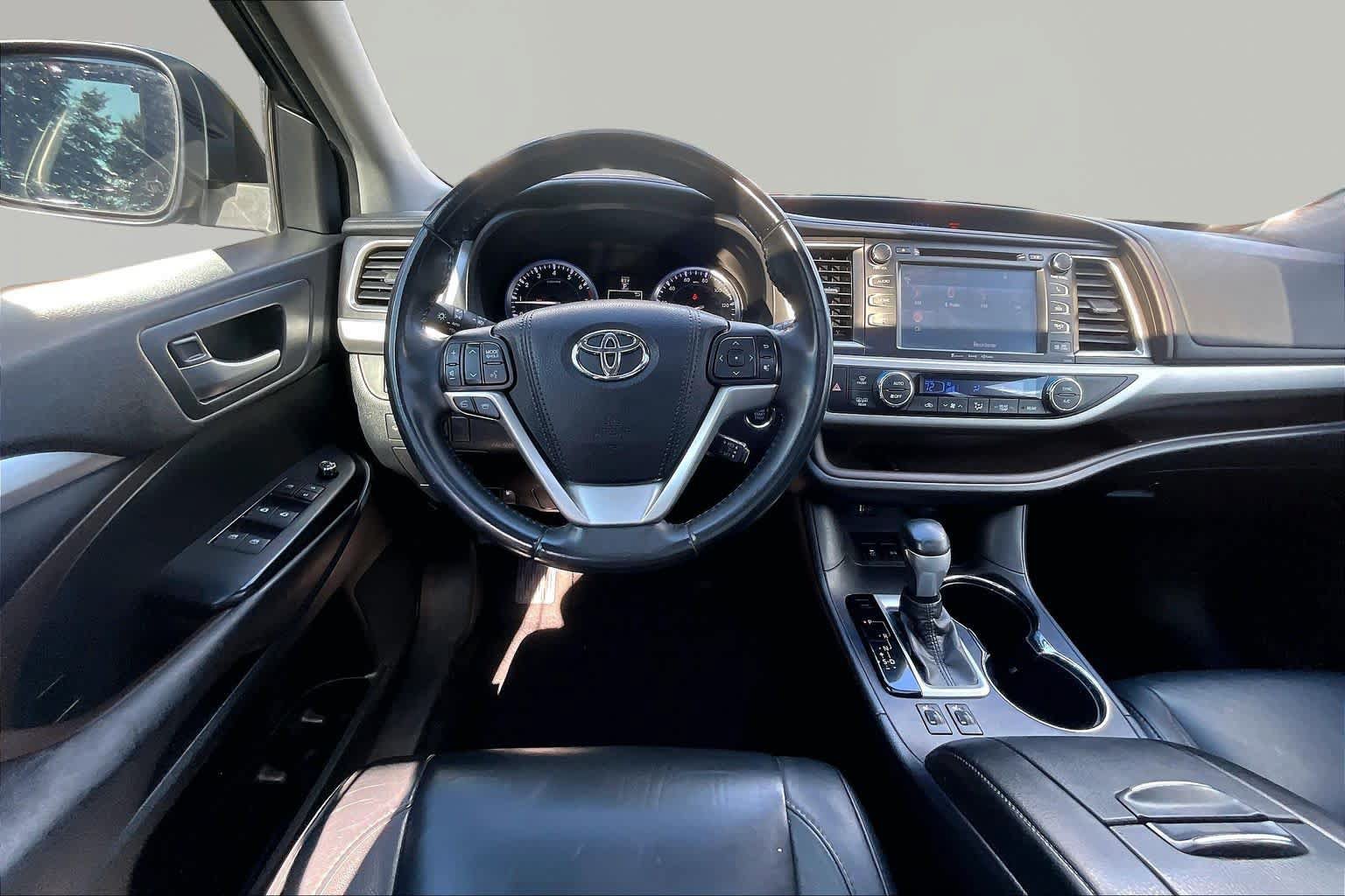 Used 2016 Toyota Highlander XLE AWD/4WD image 6