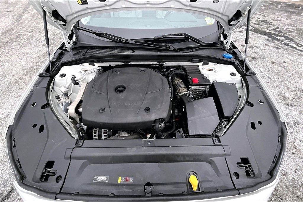 Used 2021 Volvo V90 T6 Cross Country image 29