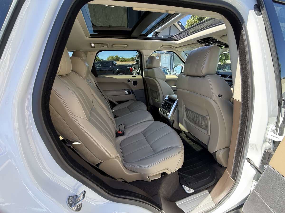 Used 2015 Land Rover Range Rover Sport HSE image 17