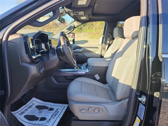 New 2026 Chevrolet Silverado 3500 LTZ w/ LTZ Plus Package image 19