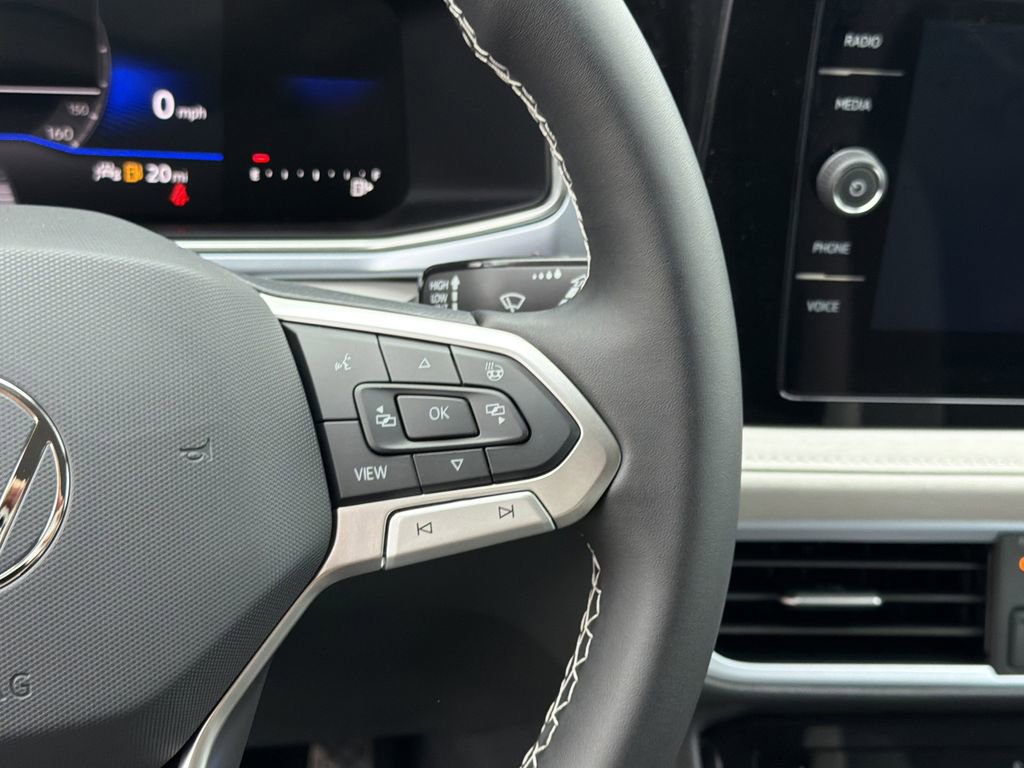 New 2026 Volkswagen Taos SE image 25