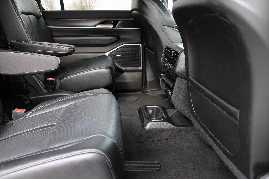 Used 2024 Jeep Wagoneer L Series II image 25