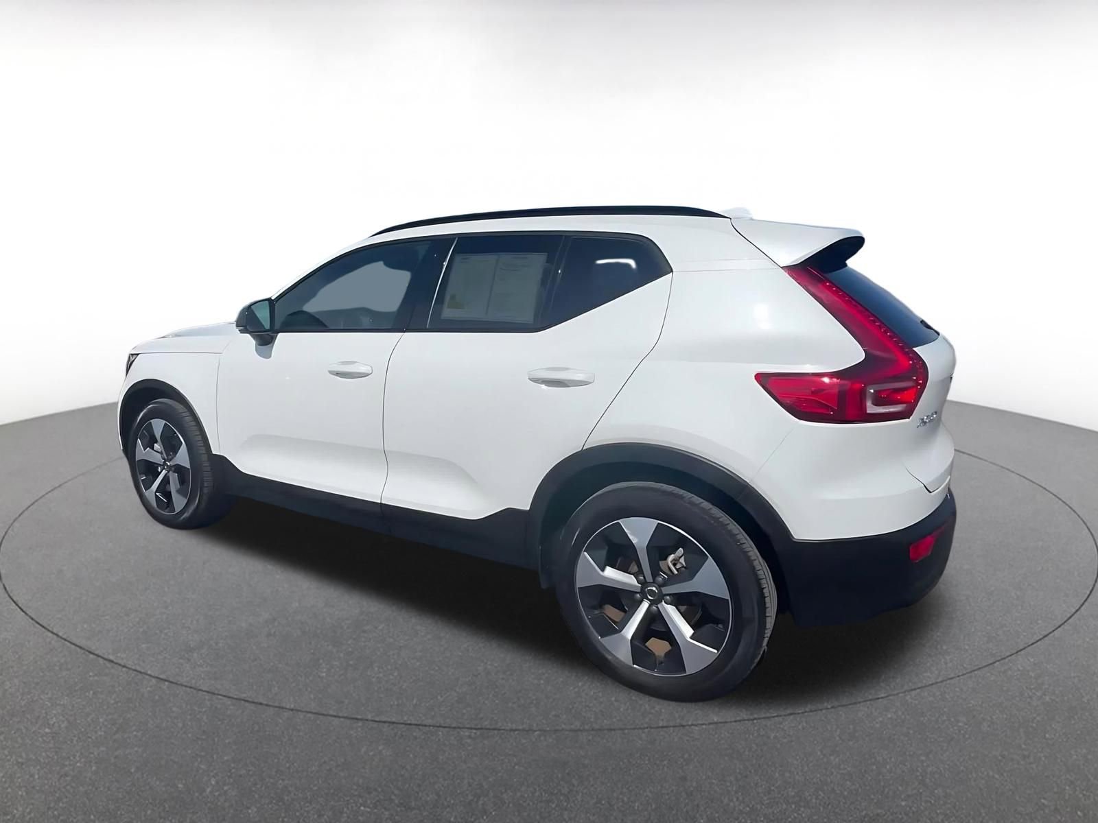Used 2024 Volvo XC40 B5 Core AWD/4WD image 10
